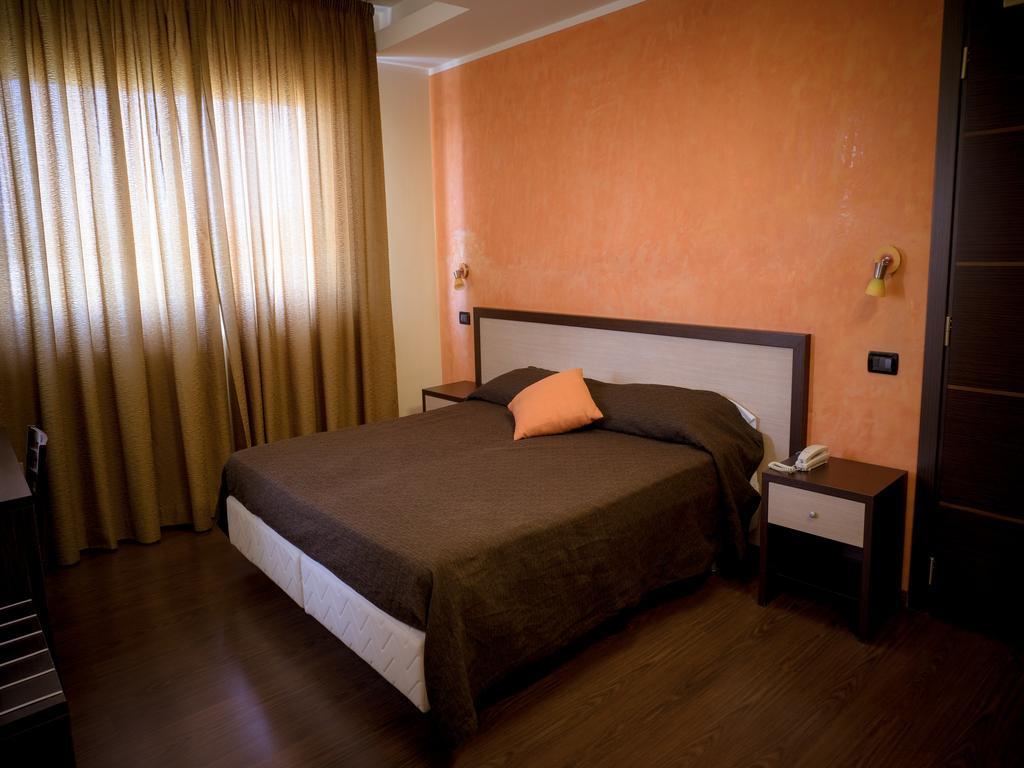 Hotel Select Atessa Exterior foto