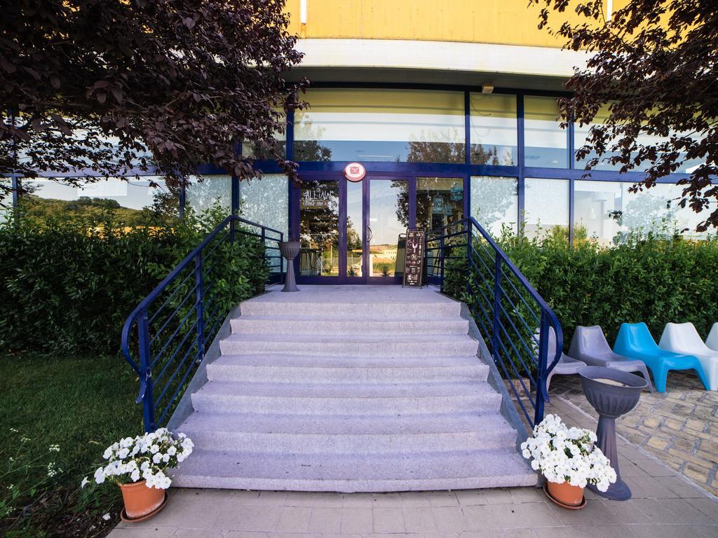 Hotel Select Atessa Exterior foto