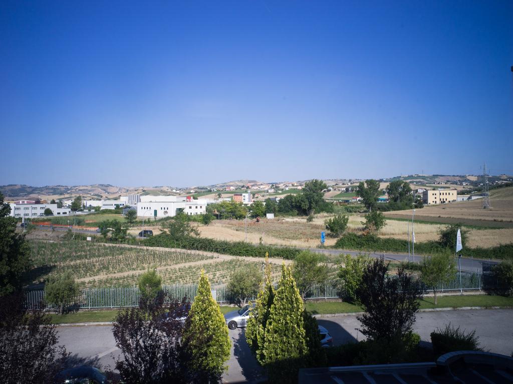 Hotel Select Atessa Exterior foto